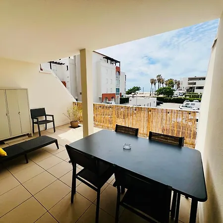 En Bord De Apartment *